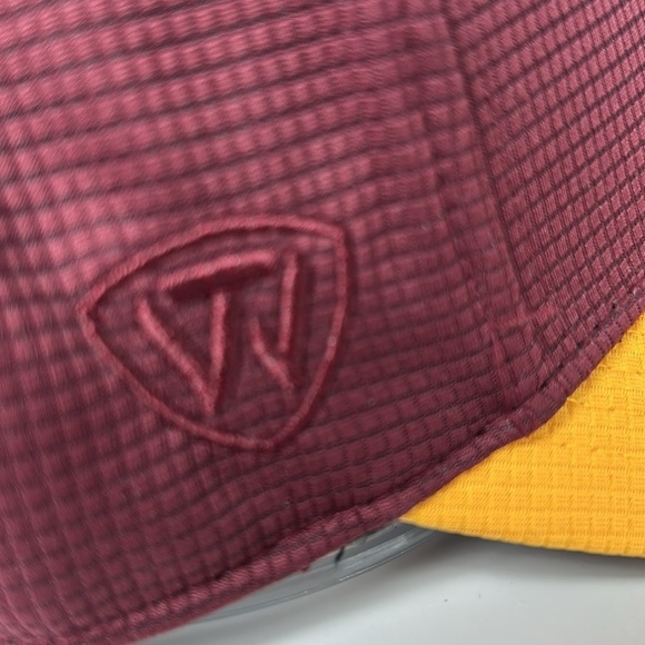 Minnesota Golden Gophers ball cap
Ski-U-Mah! - Picture 10 of 13